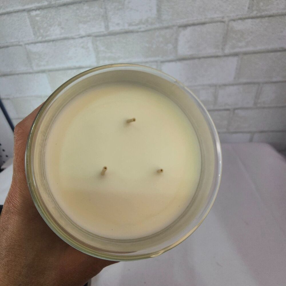 Bath & Body Works White Barn Coconut Vetiver 3 Wick Candle 14.5 oz NewB - Picture 4 of 6